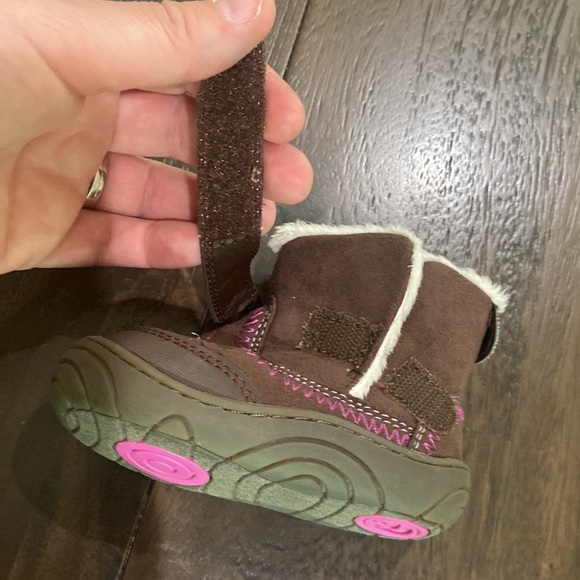 Surprise Baby Booties Arliss size 4 worn once! Brown & pink embroidered flowers - Picture 6 of 9